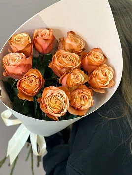Букет 11 роз сорта Кахала